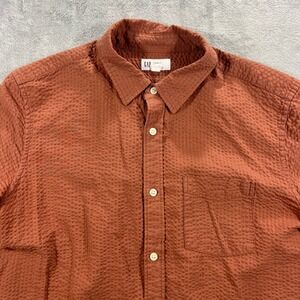 GAP Men's Rust Textured Long-Sleeve Button-Down Shirt